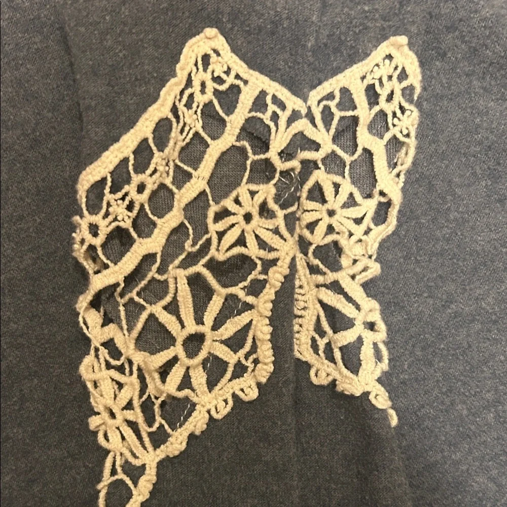 *DONATED*  Women's Blue Lace Accent Top